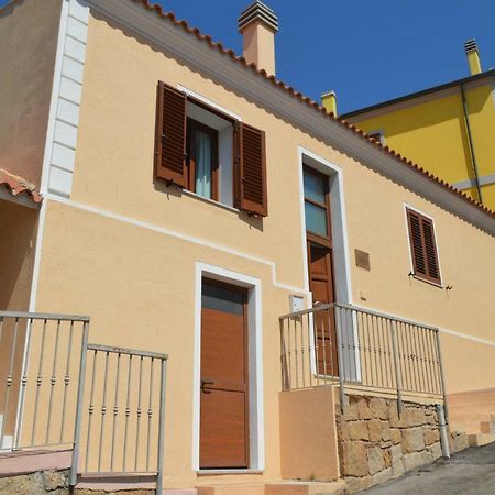 Casa Gialla Santa Teresa Gallura Bagian luar foto